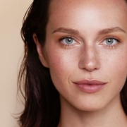 Ringiovanire lo sguardo senza bisturi con il lifting non chirurgico Ringiovanire lo sguardo senza bisturi con il lifting non chirurgico